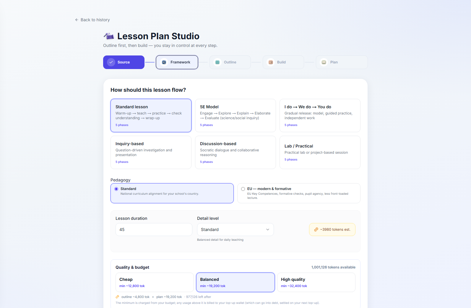 Studio step 2 — the pedagogical framework picker and the context fields for equipment, class size, level and prior knowledge