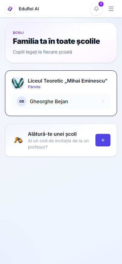 Pagina familiei pe un telefon, listând fiecare școală